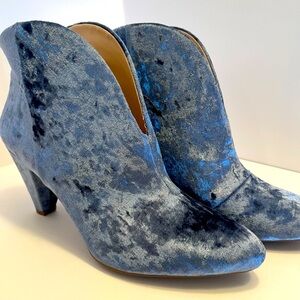 Elegant Blue Velvet Heeled Boots